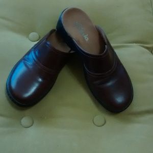 CLARKS BROWN SLIP ON CLOGS